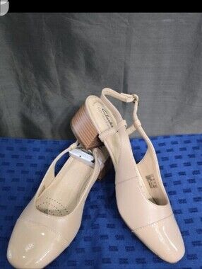 $100 Retail Clarks Blush Beige Slingback Block Heel Pumps